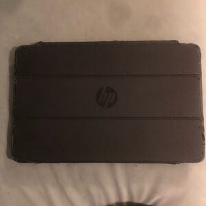 HP screen display with case and cable